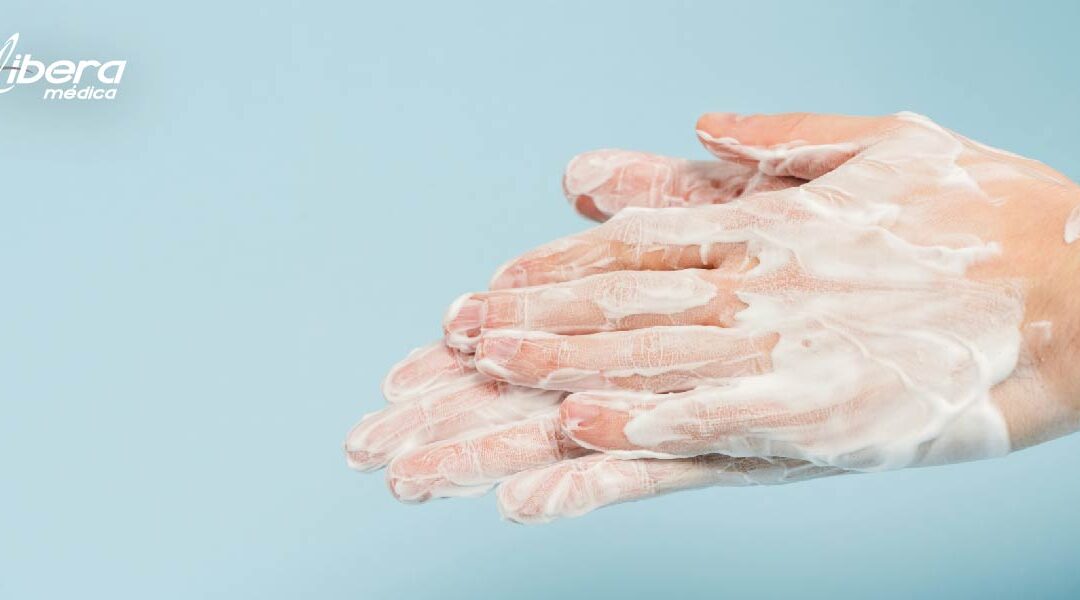 Día Mundial de la Higiene de Manos: Por qué los guantes NO sustituyen la desinfección